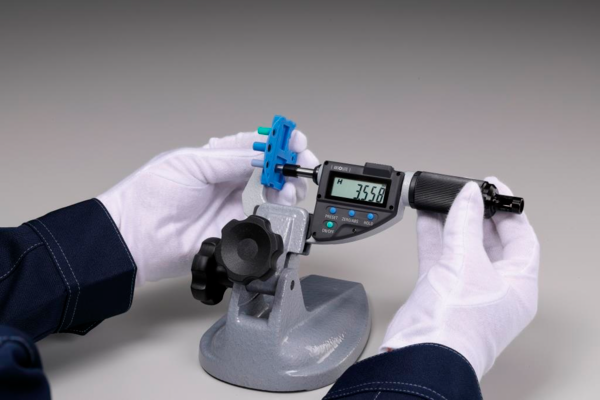 Mitutoyo Absolute Digital Micrometer, Adjust. Force Inch/Metric, 0-0,6", 0,5-2,5N 227-211-20