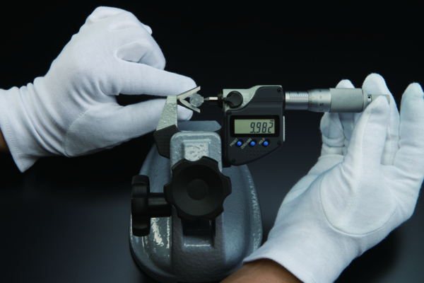 Mitutoyo Digital 3 Flute V-Anvil Micrometer 0,05-0,6" 314-361-30, No grooves