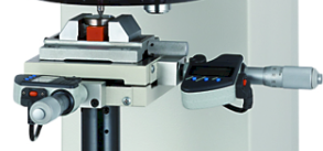 Mitutoyo Manual XY stage w. digital micrometers 25x25mm HM-200 Series 810-420