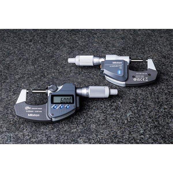 Mitutoyo Metric Digimatic Micrometer 0-25mm, IP65, Ratchet Thimble, With Output 293-234-30-BT