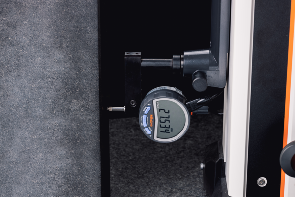 Mitutoyo 543-707B (0.01mm/0.001mm) ABSOLUTE Low Force Digital Indicator ID-CX Lug Back 0-12.7mm (0-0.5″) 3/8" stem