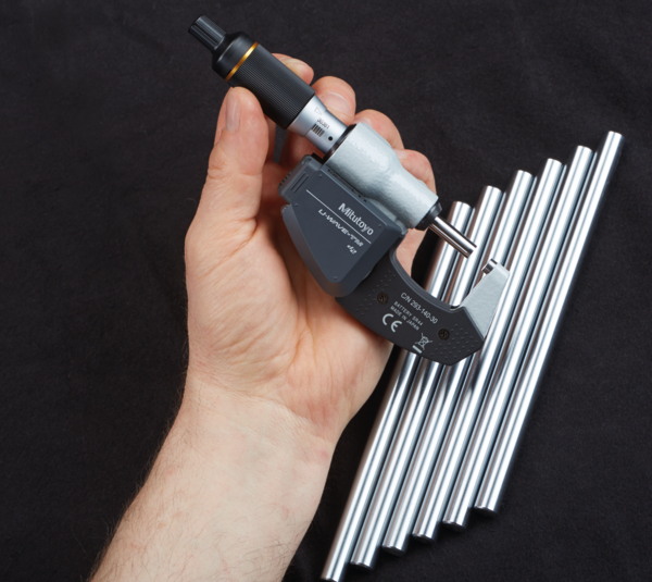 Mitutoyo Digital Micrometer IP65, Inch/Metric 0-1", with Output Item number: 293-335-30 Friction Thimble
