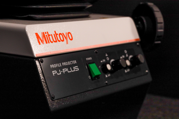 Mitutoyo 302-801-10 Profile Projector PJ-P1010A XY=100×100 mm Resolution .001mm /.00005"