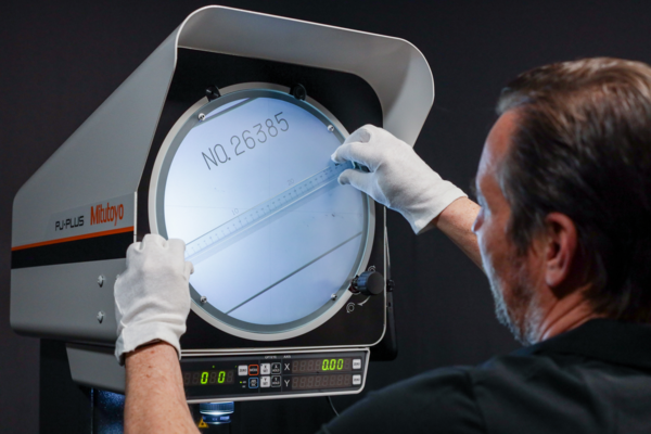 Mitutoyo 302-801-10 Profile Projector PJ-P1010A XY=100×100 mm Resolution .001mm /.00005"