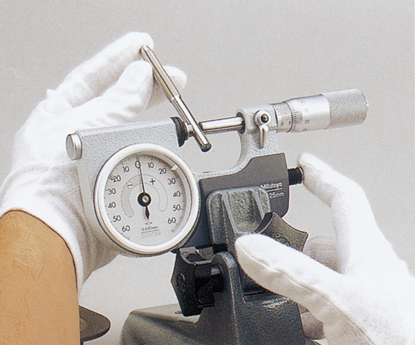 Mitutoyo Indicating Micrometer with Button Left 510-134