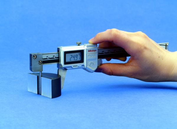 Mitutoyo Digital ABS Tube Thickness Caliper Inch/Metric, 0-150mm/0-6", IP67, Thumb Roller 573-761-20