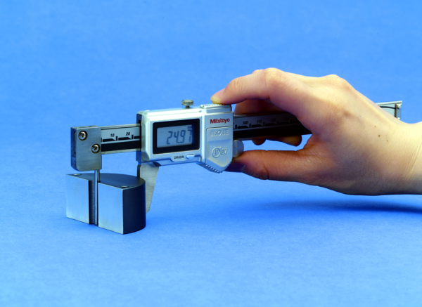 Mitutoyo Digital ABS Tube Thickness Caliper Inch/Metric, 0-150mm/0-6", IP67, Thumb Roller 573-761