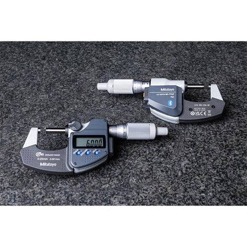 Mitutoyo Metric Digimatic Micrometer 0-25mm, IP65, Ratchet Thimble, With Output 293-234-30-BT