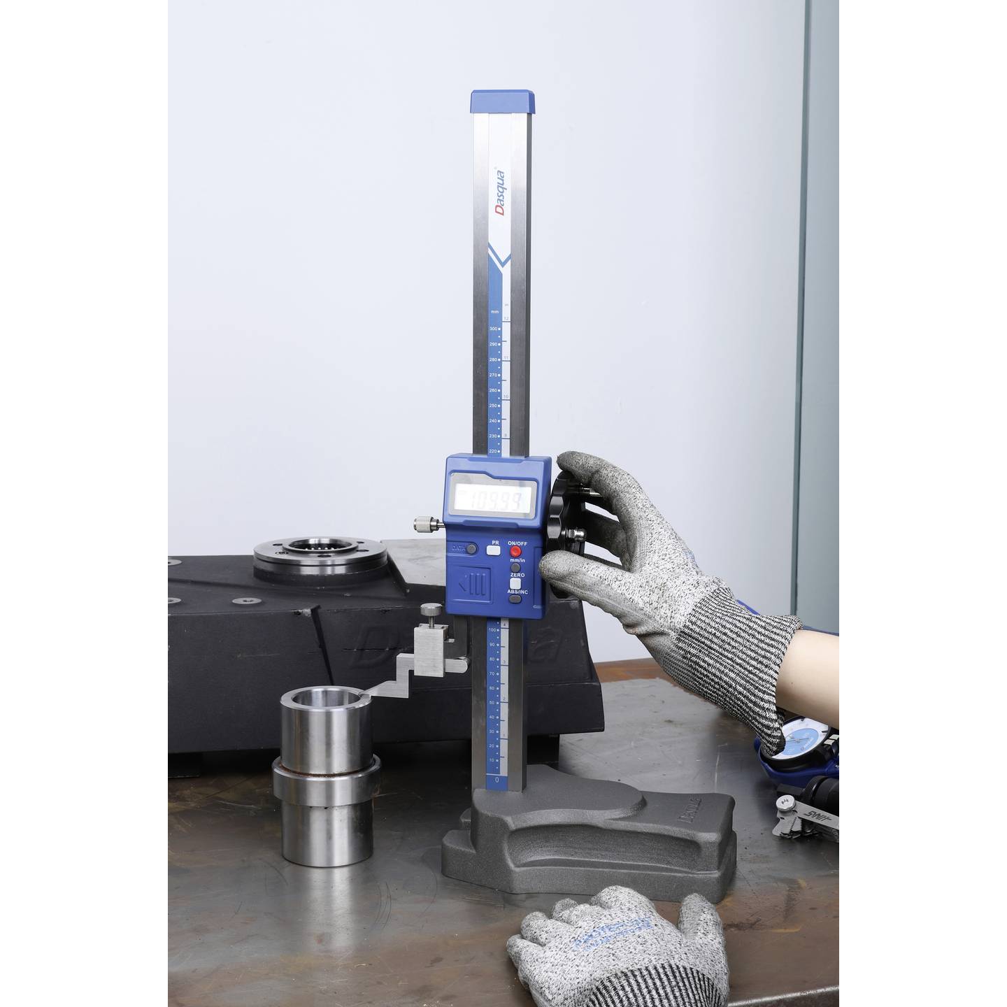 Dasqua 3530-0010 Digital height gauge Reading: 0.01 mm/.0005" 600mm/24"