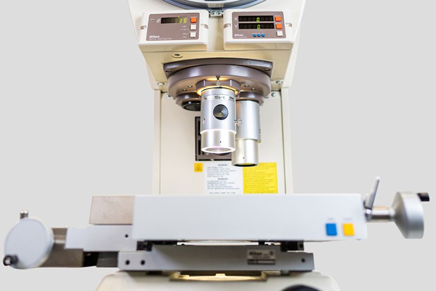Nikon V-12BDC Optical Projector, 300mm Screen, 150 x 100mm stage and 10X lens